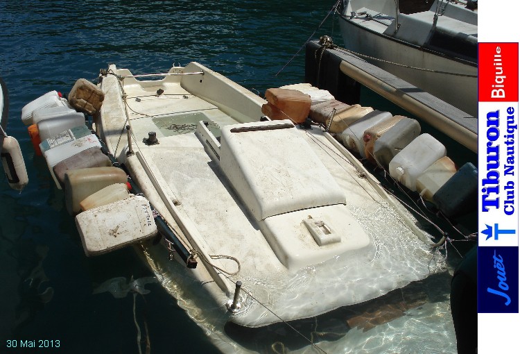 Le bateau remonte un peu Le bateau remonte un peu